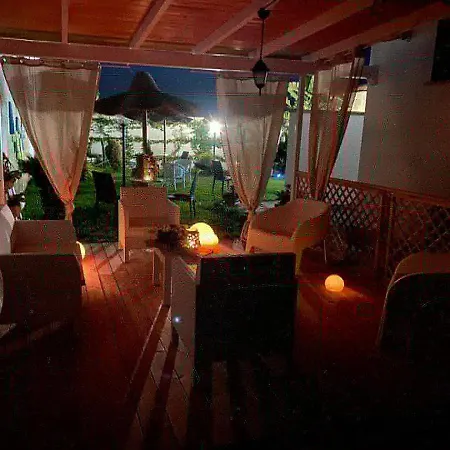 Aira Te Finu Couette-café